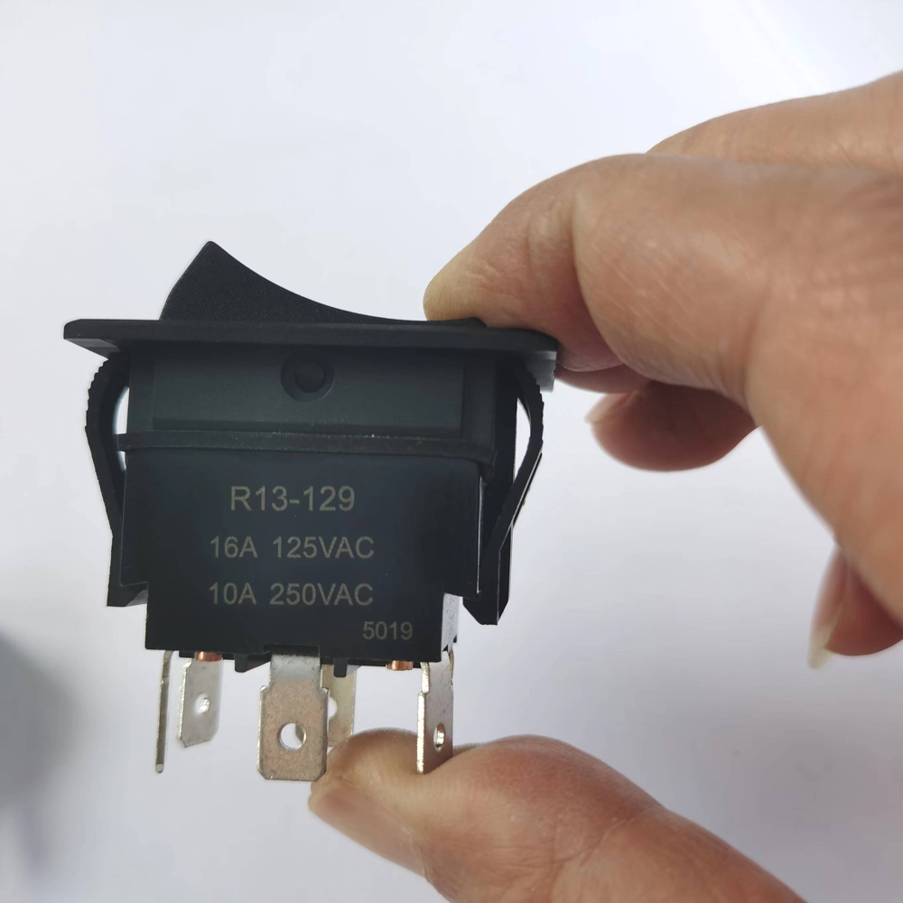 R13-129 4Pin 6Pins 125/250V 16 - Industrial Tools recensie en prijs